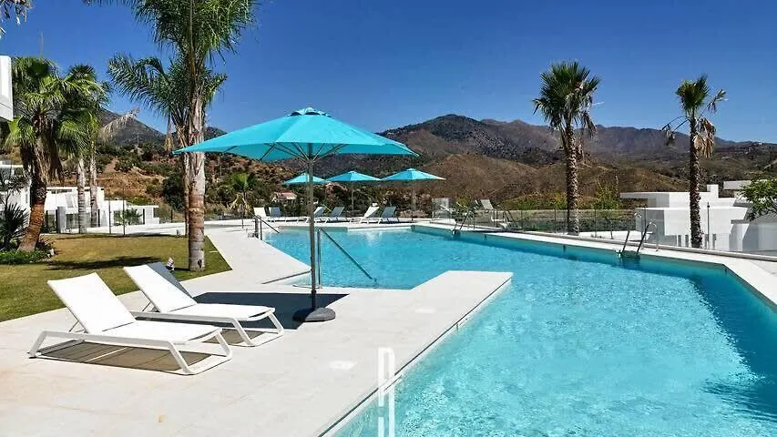 Апартаменты Luxury Penthouse Rooftop Pool Jacuzzi Ocean Views Palo Alto Marbella Охен