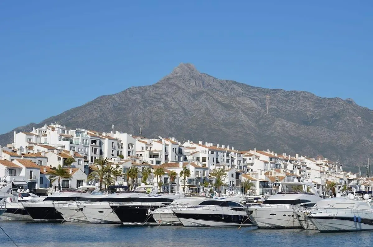 Апартаменты Luxury Penthouse Rooftop Pool Jacuzzi Ocean Views Palo Alto Marbella Охен