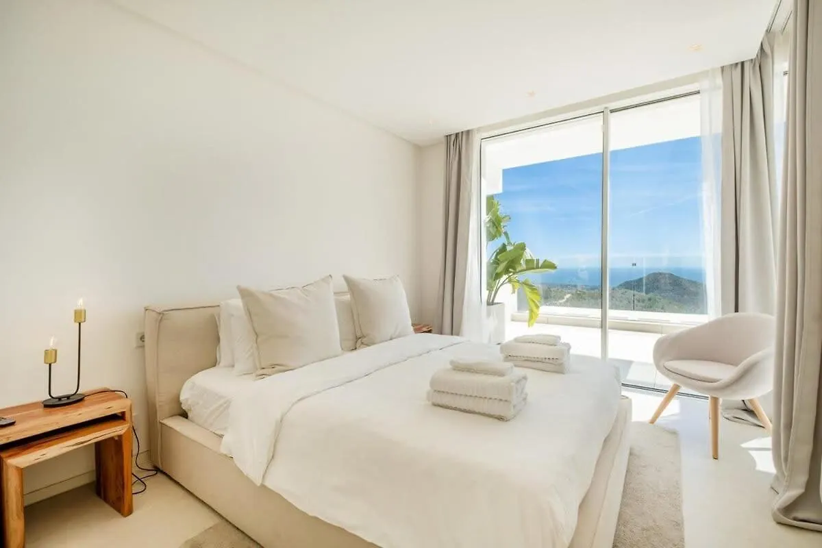 Апартаменты Luxury Penthouse Rooftop Pool Jacuzzi Ocean Views Palo Alto Marbella Охен