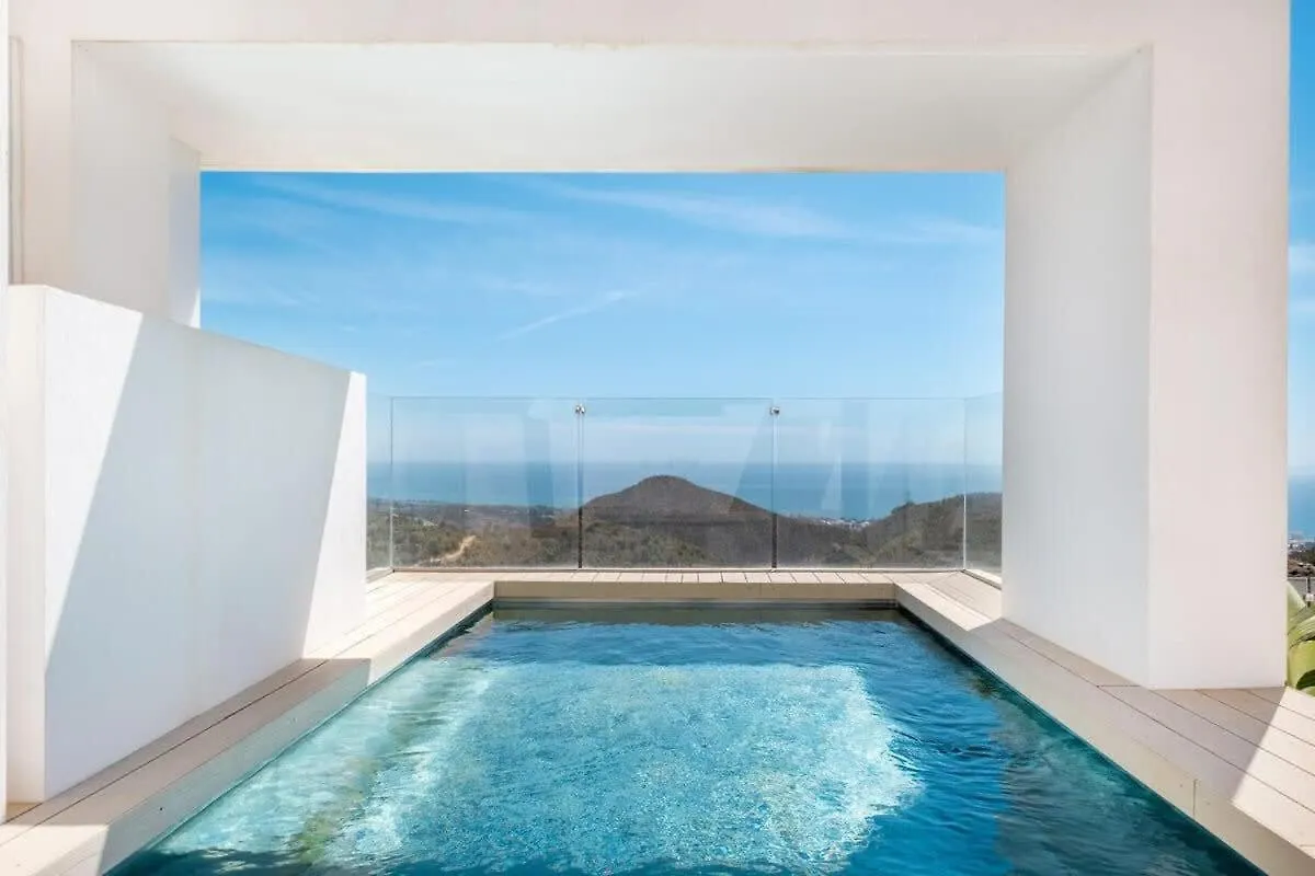 Апартаменты Luxury Penthouse Rooftop Pool Jacuzzi Ocean Views Palo Alto Marbella Охен